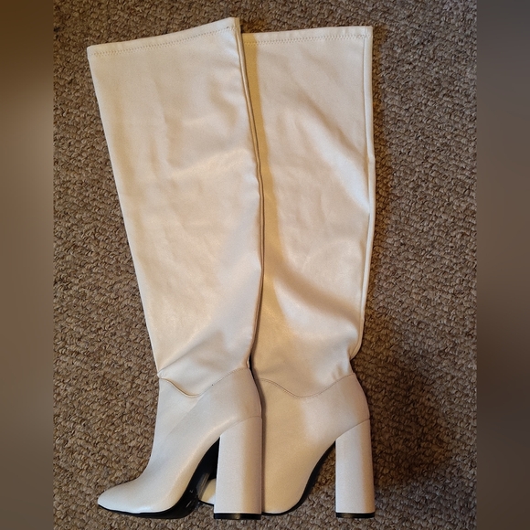🤍 White Knee-High Block Heel Boots – Size 7 – Excellent Condition 🤍NWOT - Picture 3 of 12